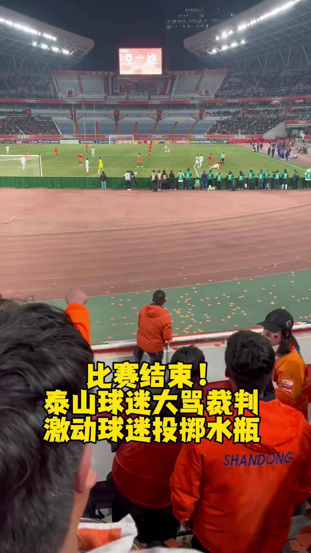 包含裁判争议判罚引发球迷热议，比赛胜负尘埃落定的词条