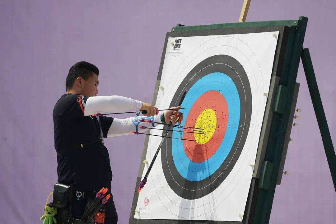 新晋射手王应战，双方展开激烈角逐！