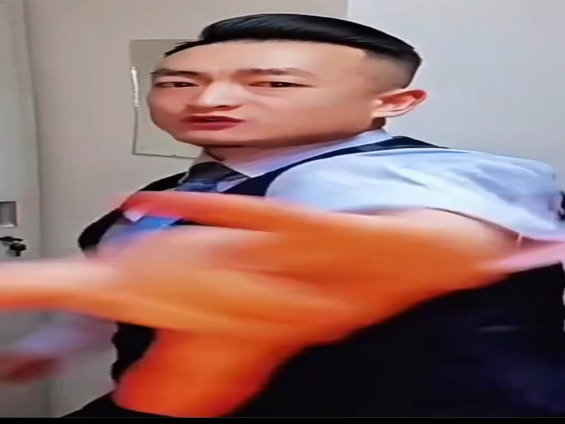 包含Faker遭遇十五连败，湖人教练面临压力！的词条